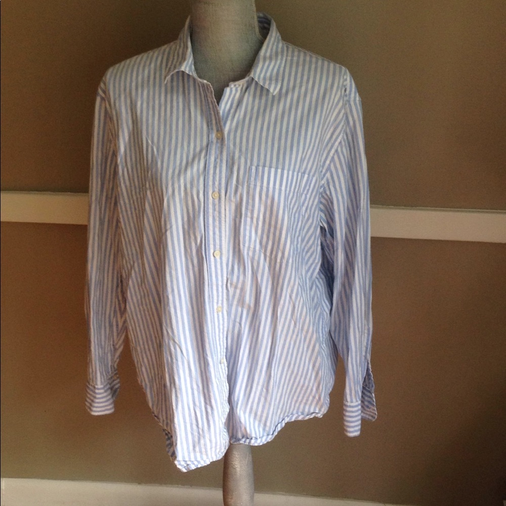 GAP blue and white button down
